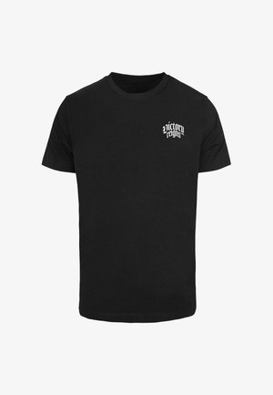 Camiseta de algodón negra con mangas cortas que presenta el texto blanco "victoria reina" en la parte izquierda del pecho. Diseño clásico de cuello redondo.