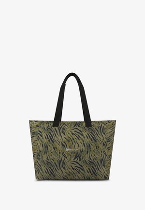 Bolso tote con un estampado animal abstracto en verde y negro, con asas negras resistentes y un logotipo en el centro. Fabricado con un material duradero.