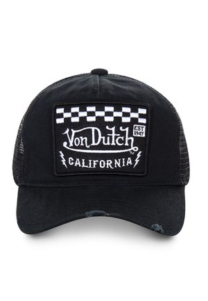 Casquette de baseball noire avec des côtés en mesh, ornée d'un patch rectangulaire brodé affichant "Von Dutch California" et un motif en damier.