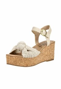 Béžová klinová sandal s korkovou platformou, háčkovaným predným pásikom so zauzleným detailom a členkovým pásikom so zlatou prackou.