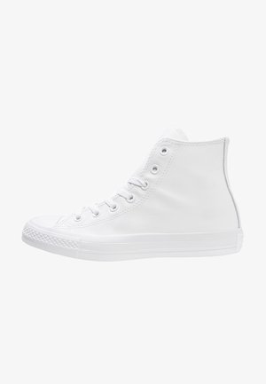 Baskets montantes blanches en cuir, avec un bout arrondi, une semelle en caoutchouc, un design à lacets et une texture lisse.