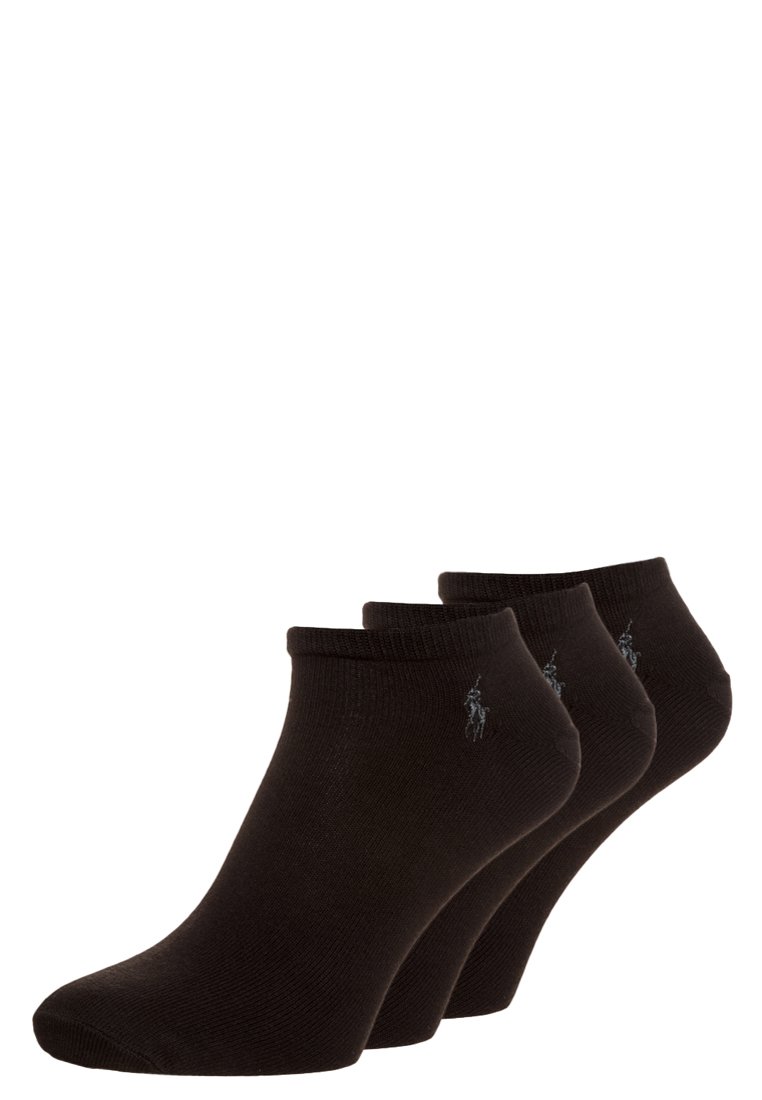 Calcetines negros hasta el tobillo en un paquete de tres, con un puño acanalado y un pequeño logotipo en un color contrastante. Fabricados con material suave y elástico.