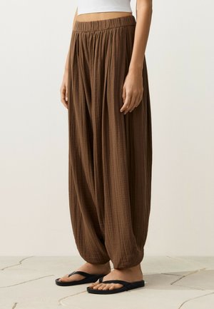 OYSHO, Pantalon classique - camel