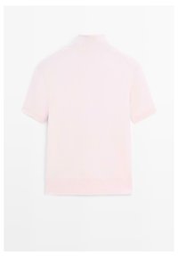 Maglione rosa a maniche corte con colletto rotondo, texture a maglia e orlo a costine. Design semplice, senza motivi o decorazioni visibili.