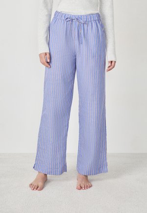 Lichtblauwe wijde broek met verticale witte en roze strepen, voorzien van een elastische tailleband met een decoratieve trekkoord.