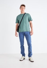 Abercrombie & Fitch CLASSIC POLISHED - Paprasti marškinėliai - dark forest