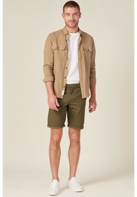 BONOBO Jeans UMWELTFREUNDLICHE BERMUDA - Shorts - taupe