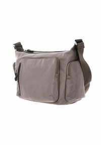 Sac d'épaule en nylon gris avec deux poches avant zippées, sangle réglable marron et fermeture zippée supérieure. Texture lisse, forme rectangulaire.