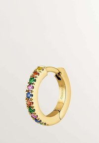 Aro de oro con piedras preciosas multicolores engastadas en un diseño de garras a lo largo del borde exterior, interior liso y cierre con bisagra.