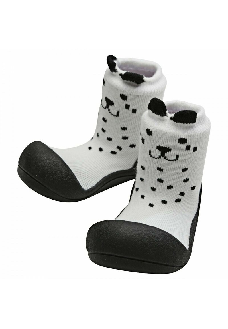 Calcetines infantiles en blanco y negro con un diseño de cara de animal de dibujos animados, que presentan una textura de tela suave y una suela negra de goma para mayor agarre.