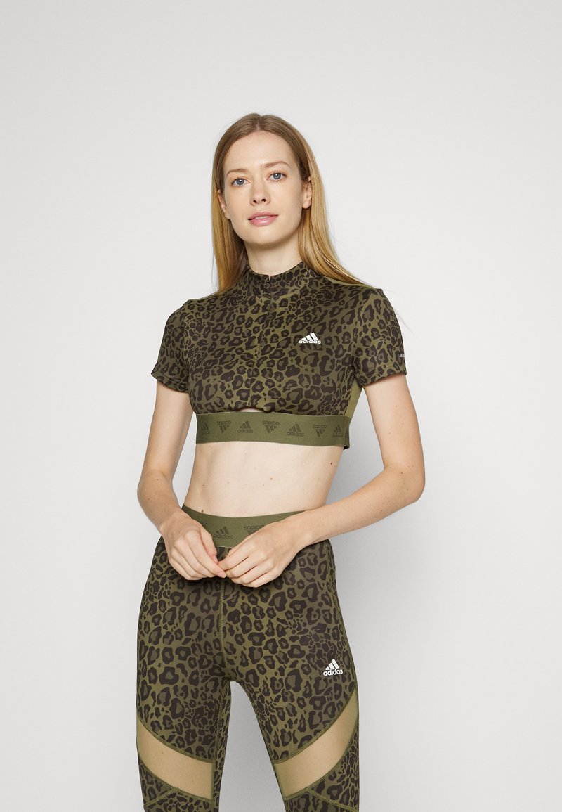 adidas Performance CROP ZIP TEE - T-shirt estampada - multicolor/focus olive