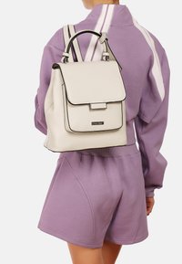 Queen Helena Zaino - beige