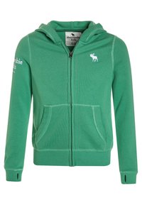 Grøn zip-hoodie med kangaroo-lomme, ribbede manchetter og et hvidt elg-logo på brystet og ærmet. Blødt, bomulds-blandingsmateriale.