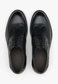 Czarne skórzane buty do garnituru z ażurowym wzorem, teksturowanymi detalami i gładkim wykończeniem. Posiadają sześć otworów na sznurówki i wyściółkę z poduszką.
