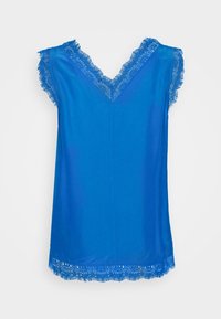 Top sin mangas azul hecho de una tela suave, con un borde de encaje en el escote en V y en el dobladillo, con bordes ondulados para mayor textura.