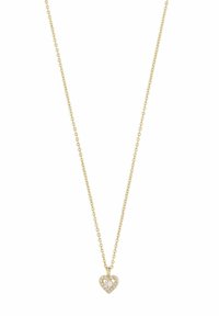 Guldtonad halsband med en delikat kedja och ett hjärtformat hänge, som har två utskurna hjärtan omgivna av små klara stenar.