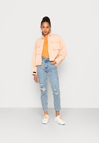 Nike Sportswear Casaco de verão - harvest moon/white