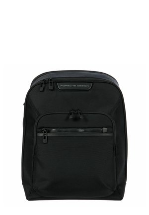 Zwarte Porsche Design rugzak met meerdere ritsvakken, gestructureerde stof en logo patch op het bovenste voorpaneel.