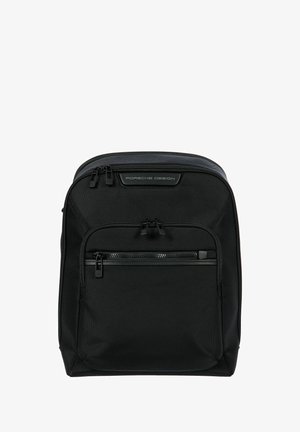 Sac à dos noir Porsche Design avec plusieurs compartiments zippés, tissu texturé et écusson logo sur le panneau avant supérieur.