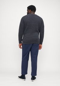 Jack & Jones JJJONES CREW NECK - Jumper - asphalt/black