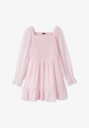 Rochie roz deschis cu mâneci lungi, corset cu volane elastice, decolteu pătrat, manșete elastice și tiv cu volănașe, concepută pentru o croială largă și feminină.