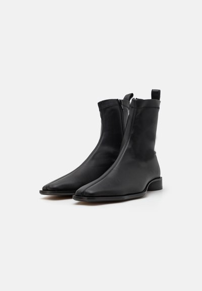 MM6 Maison Margiela Kotníkové boty - black