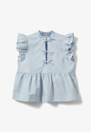 Bluza bleu deschis fără mâneci cu dungi albe verticale, mâneci cu volane, trei fundițe în față și tiv cu peplum adunat.