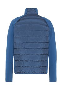 Blaue Jacke mit wattierter, gesteppter Vorderseite und glatten Stoffärmeln. Stehkragen mit durchgehendem Rücken, ohne sichtbare Akzente.