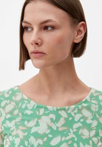s.Oliver BLACK LABEL MIT HALBLANGEN ÄRMELN - Bluse - hellgrün