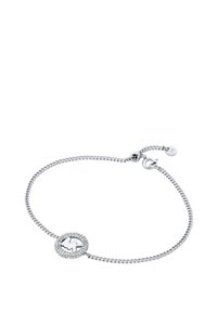 Bracciale in argento con ciondolo circolare con logo al centro, circondato da cristalli trasparenti circolari. Chiusura regolabile.