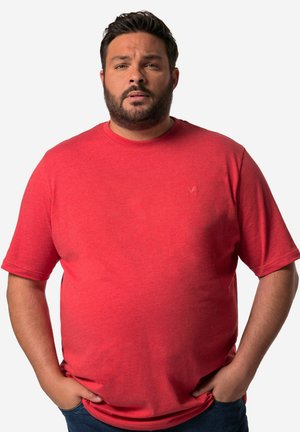 Rotes Rundhals-T-Shirt aus einem weichen Stoff, mit kurzen Ärmeln und einem dezenten Logo auf der Vorderseite. Glatte Textur mit lockerer Passform.