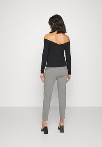 Vero Moda Petite VMEVA PAPERBAG - Calças - medium grey melange