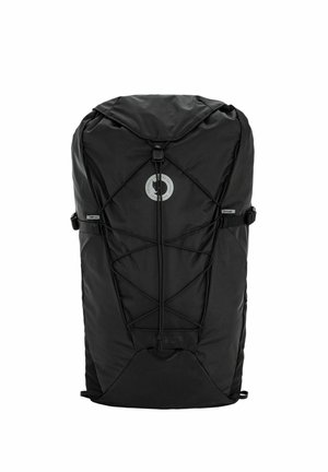 Sac à dos de randonnée noir avec cordons élastiques à l'avant, sangles de compression sur les côtés et un logo circulaire près du centre supérieur.