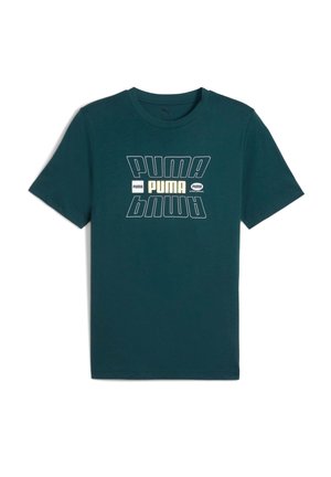 Camiseta de algodón color azul verdoso con un gráfico audaz "PUMA" en blanco y crema impreso en el centro, con mangas cortas y un diseño estándar de cuello redondo.