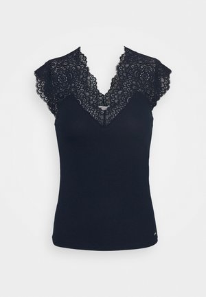 Czarny bezrękawnik o prążkowanej teksturze, z koronkowym dekoltem i akcentami na ramionach, oraz w kształcie litery V. Prosty i dopasowany fason.