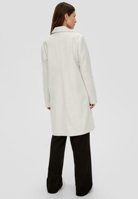 QS - Klasyczny płaszcz