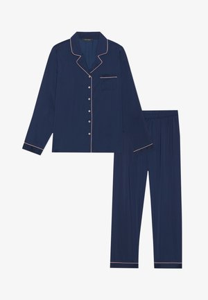 Conjunto de pijama azul-marinho com uma parte superior de mangas longas, featuring fechamento por botão e bolso, combinado com calças de cintura elástica, acentuadas com um cordão rosa claro.