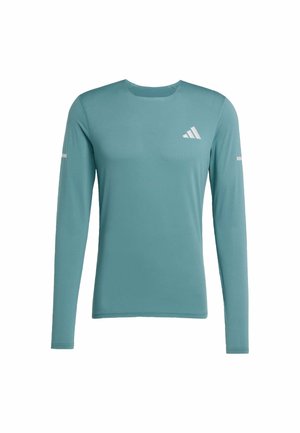 T-shirt de sport à manches longues en teal clair, fabriqué à partir d'un tissu lisse et évacuant l'humidité. Il présente un col rond et des accents blancs contrastants.