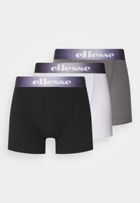 Drei Paar Boxershorts in Schwarz, Weiß und Grau. Jede hat einen weichen Bund mit dem "ellesse"-Logo in kontrastierender Farbe.