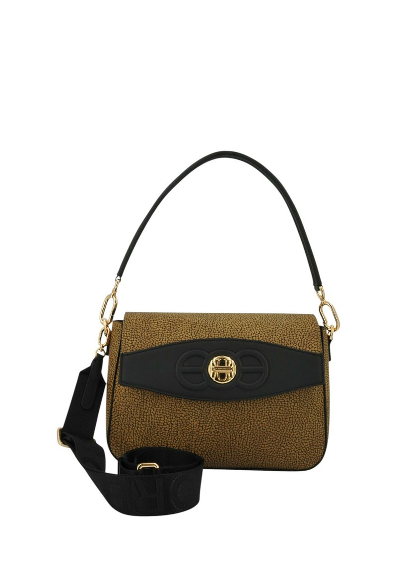 Borsa a mano in pelle marrone con trama, con un dettaglio nero, logo centrale e finiture dorate. Include una tracolla nera staccabile. Forma compatta.