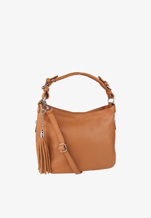 Schoudertas van tan leer met verstelbare riem, bovenhandvat, zilveren ringaccenten en een tassel-bedel aan de zijkant.