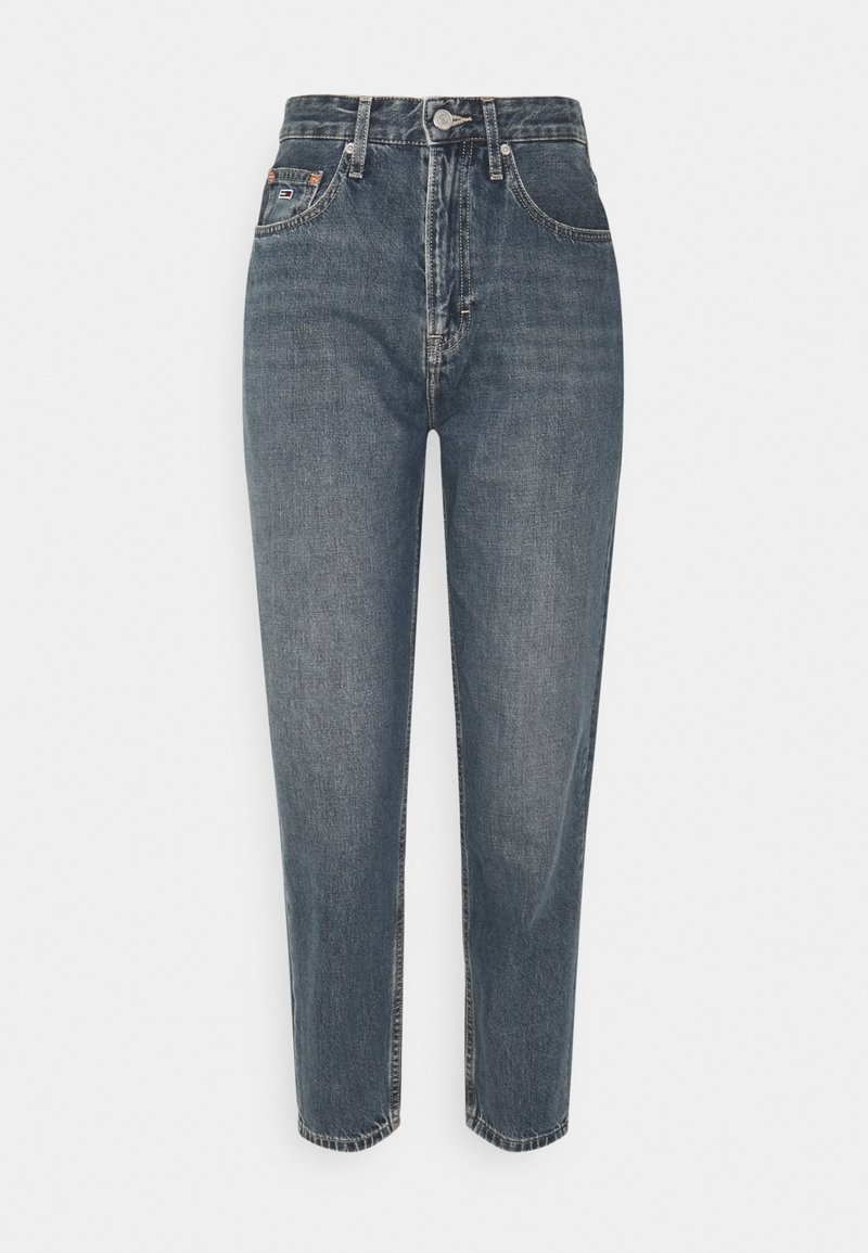 Jeans de mezclilla azul oscuro con cintura alta, piernas rectas y un diseño clásico de cinco bolsillos. Presenta los lazos para el cinturón y detalles de costura sutiles.