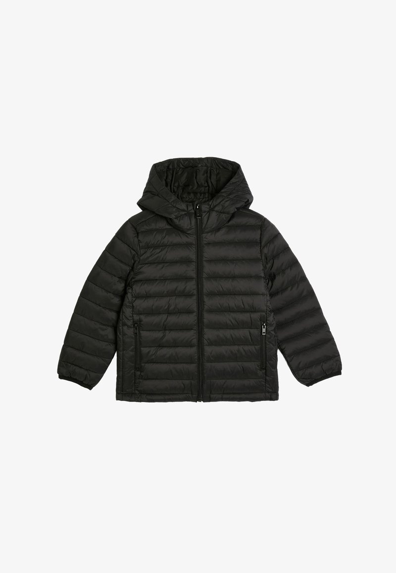 Veste matelassée noire avec capuche, présentant des motifs horizontaux matelassés, une fermeture éclair à l'avant et deux poches latérales. Finition en tissu doux.