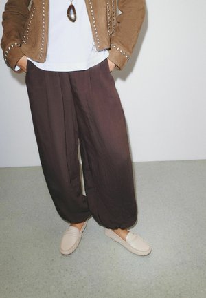 Next, REGULAR FIT - N.PREMIUM WHIPSTITCH DRIVER MOCCASINS SHOES - Mokkasiner - bone