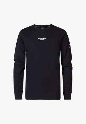 T-shirt nera a maniche lunghe in cotone, con una stampa bianca del logo sul petto e un logo circolare sulla manica destra.