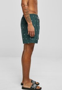 Urban Classics EMBROIDERY - Fürdőnadrág - anchor bottlegreen white