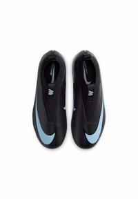 Scarpe Nike Mercurial nere con un design elegante e liscio, caratterizzate da accenti azzurri e superfici testurizzate, senza lacci tradizionali.