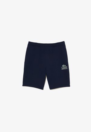 Pantalones cortos casuales azul marino con cintura elástica y logo de Lacoste que presenta un pequeño cocodrilo verde y texto en la pierna izquierda.