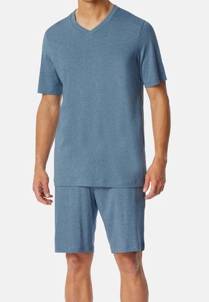 Blauer V-Ausschnitt-T-Shirt und passendes Shorts-Set aus leichtem, weichem Material. Kurzärmlig und lässig geschnitten, geeignet für Freizeitaktivitäten.