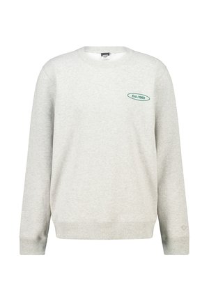 Lichtgrijze crewneck sweatshirt met ribbelmanchetten en onderzoom. Voorzien van een groene geborduurde logo op de borst, met de tekst "Est. 1989." Gemaakt van een katoenmix.